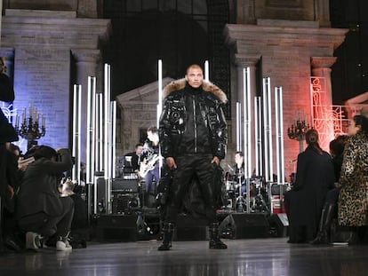 Jeremy Meeks desfila para Philipp Plein, em Nova York.