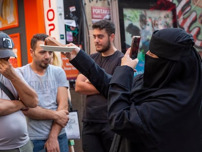 picture of the 'San Sebastian Cheesecake' on the streets of Istanbul last week.