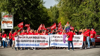 Manifestación de los trabajadores de Bimbo por la decisión de cierre de la empresa en Paracuellos del Jarama, Madrid.