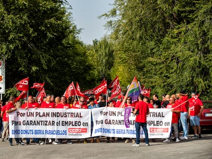 Manifestación de los trabajadores de Bimbo por la decisión de cierre de la empresa en Paracuellos del Jarama, Madrid.