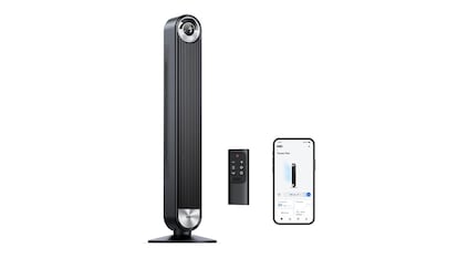 Ventilador de torre inteligente sobre fondo blanco.