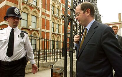 El periodista de la BBC Andrew Gilligan, a su llegada el pasado día 18 de septiembre a la Corte Real de Justicia para declarar ante la <i>comisión Hutton.</i>