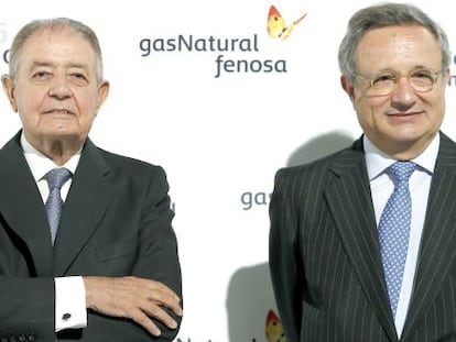 El presidente de Gas Natural Fenosa, Salvador Gabarr&oacute; (i), y el consejero delegado, Rafael Villaseca, posan minutos antes de la Junta General de Accionistas