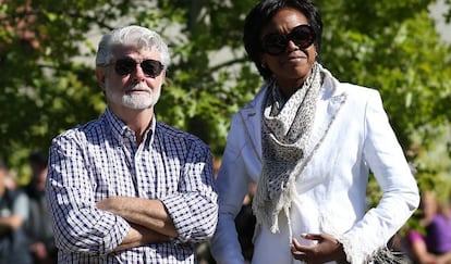 George Lucas, con su ya esposa.