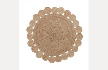 Alfombra Coss, de Kave Home, en yute de color natural (1,5 metros de diámetro; 74 euros). |