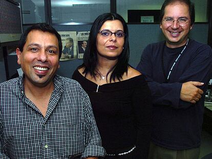 Ernesto Rivera (izquierda), Giannina Segnini y Mauricio Herrera.
