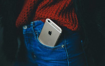 iPhone en un bolsillo