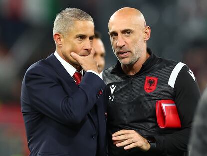 Sylvinho conversa con Zabaleta.