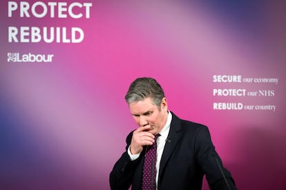 El líder laborista británico, Keir Starmer, durante la presentación de su plan económico este jueves en Londres.