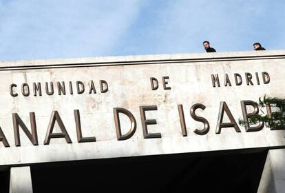 Entrada de la sede del Canal de Isabel II en Madrid.