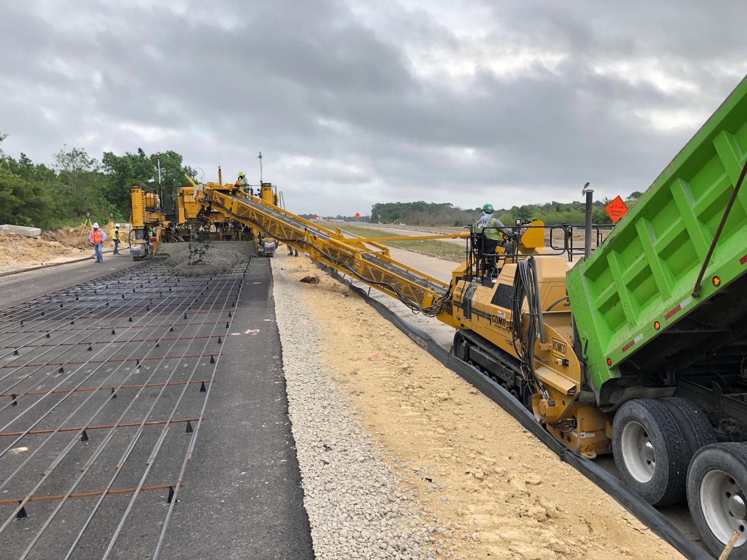 ACS y Ferrovial activan sus escudos contra la escalada de precios en EE UU por el cierre de Ormuz