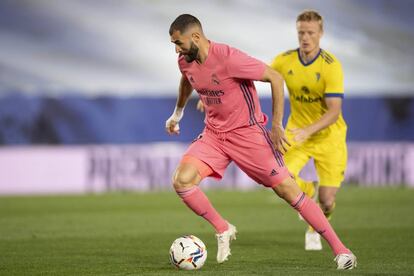 El delantero Karim Benzema durante el partido entre el Real Madrid y el Cádiz CF de la sexta jornada de LaLiga Santander.