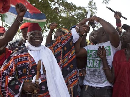 El dictador de Gambia, con un amuleto, en un festival en 2014.