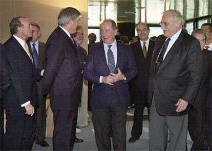 Isidre Fainé, Francesc Homs, Rodrigo Rato y Ricard Fornesa (de izquierda a derecha), ayer en Barcelona.