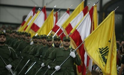 Desfile de miembros de Hezbol&aacute; en noviembre de 2009.