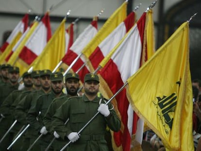 Desfile de miembros de Hezbol&aacute; en noviembre de 2009.