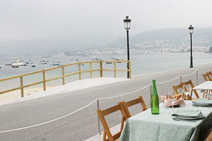 A Centoleira es conocido por sus vistas hacia la playa de Beluso, en Bueu (Pontevedra), y por sus guisos marineros.