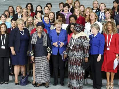 La canciller alemana, Angela Merkel, junto a otras líderes en un diálogo sobre mujeres celebrado en Berlín el 16 de septiembre.
