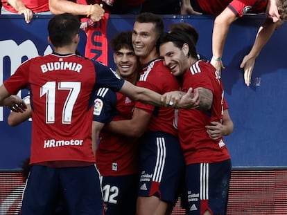 Los jugadores de Osasuna celebran un gol al Girona en el último partido de la pasada Liga.