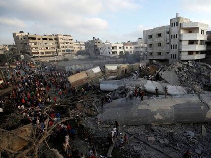 Ruinas del edificio destruido el jueves en Gaza en un ataque israelí.