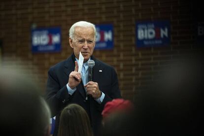 El exvicepresidente Joe Biden, en un colegio en Williamsburg, Iowa.