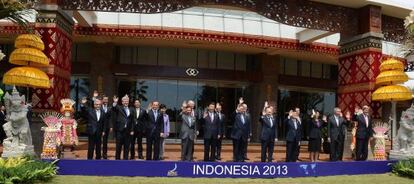 Los jefes de Estado presentes en la cumbre posan para la foto de familia.
