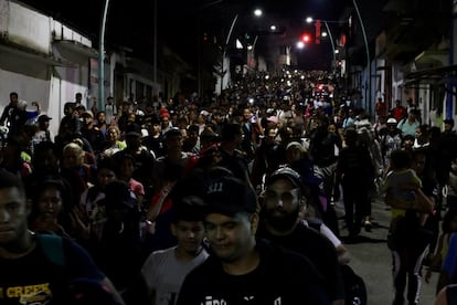 Una caravana de migrantes intenta salir de Tapachula, Chiapas, el día 24 de diciembre de 2024. 