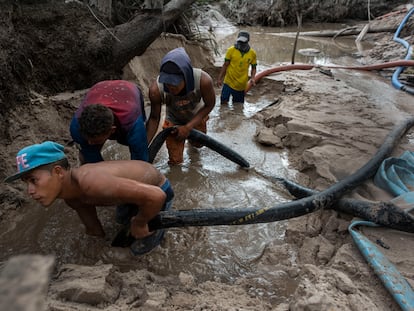 Un grupo de mineros en Parai-Tepui (Venezuela), el 14 de mayo de 2019.