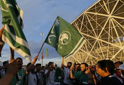 Los hinchas de Arabia, después del triunfo en el Volgogrado Arena.