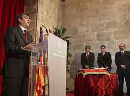 El presidente de Baleares, Francesc Antich, en la toma de posesión de los nuevos consejeros.