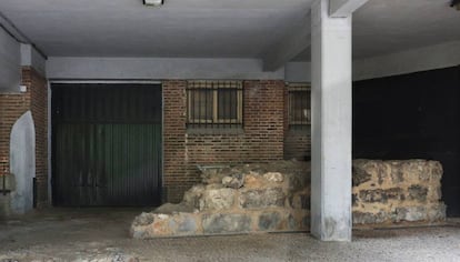 Restos de la muralla árabe bajo el edificio de la cuesta de Ramón, 5.