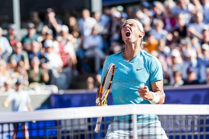 Nadal celebra la victoria contra Navone, este viernes en Bastad.