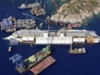 Italia inicia hoy el mayor reflote de un barco jamás realizado, el del ‘Costa Concordia’. Los técnicos enderezarán y remolcarán una mole de 300 metros y 114.000 toneladas