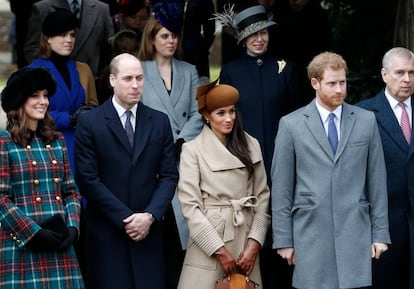 Kate Middleton, Guillermo de Inglaterra, Meghan Markle, y Enrique de Inglaterra, en el servicio religioso de Navidad. 