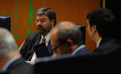 El consejero de Empleo, Juan María Aburto, este lunes en el Parlamento