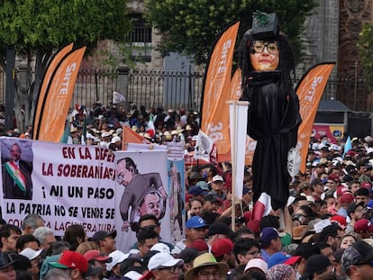El muñeco de Norma Piña durante la concentración de este sábado en el Zócalo capitalino.