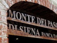 Entrada a la sede del Monte dei Paschi.