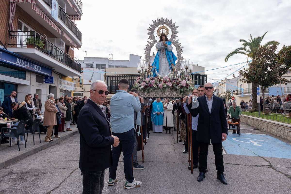 Caza, misa, toros y escobazos: la carrera sin fin del PP y Vox por ser el partido más tradicional