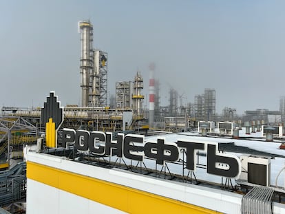 Un subsidiario del gigante de petróleo ruso, Rosneft, en Novokuibyshevsk (Rusia).