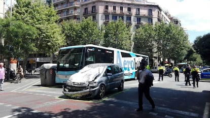L'accident s'ha produït a la cantonada dels carrers Urgell i Sepúlveda.