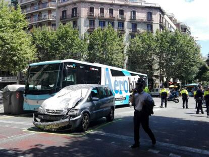 El accidente se ha producido en la esquina de las calles Urgell y Sepúlveda.
