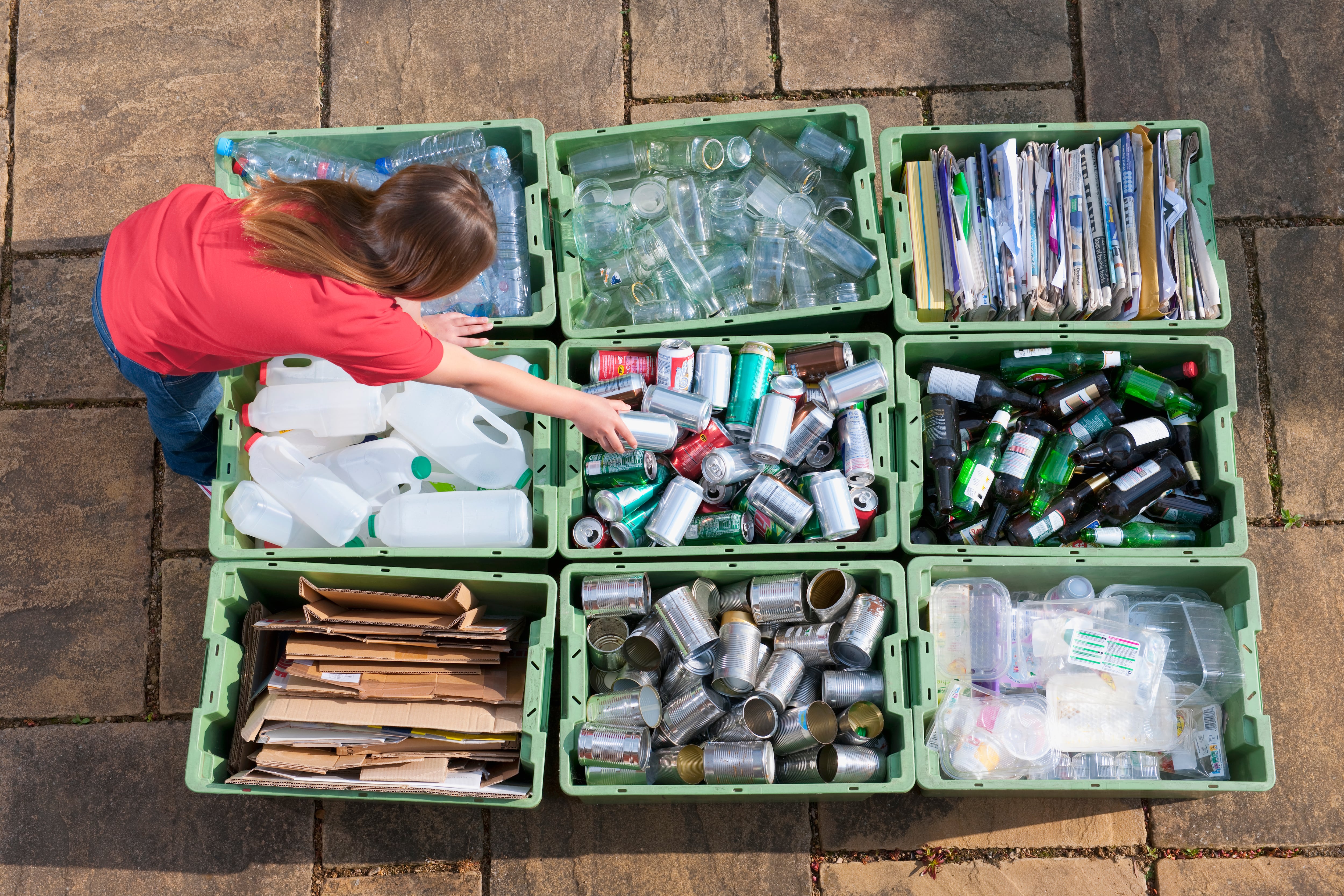 Cuándo, cómo y dónde se devolverán en España las latas y botellas de plástico para su reciclaje 