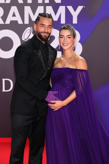 El artista colombiano Maluma acudi a la ceremonia acompa?ado de su pareja Susana Gomez, que se encuentra embarazada.