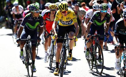 Nairo Quintana (i) asciende el Mont Ventoux junto a Chris Froome.