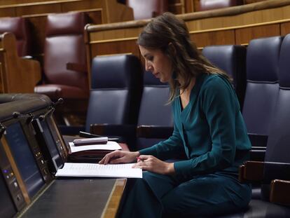 La ministra de Igualdad, Irene Montero, al inicio de una sesión plenaria, en el Congreso de los Diputados, el pasado 6 de octubre.