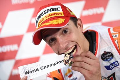 Marc Márquez celebra su título, tras el Gran Premio de Japón.