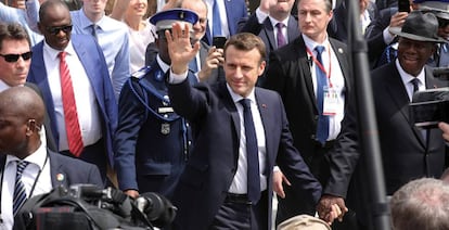 Emmanuel Macron, el domingo en Bouake (Costa de Marfil), en un homenaje a soldados franceses muertos allí en 2004.