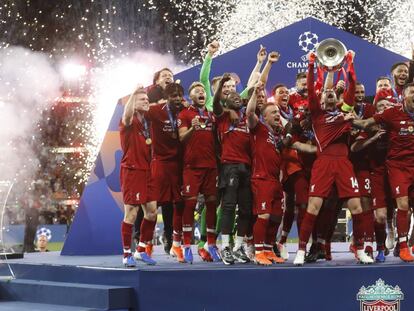 El Liverpool celebra la victoria en la final de la Champions.