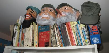 La estantería es la dedicada a temas de Fidel Castro.