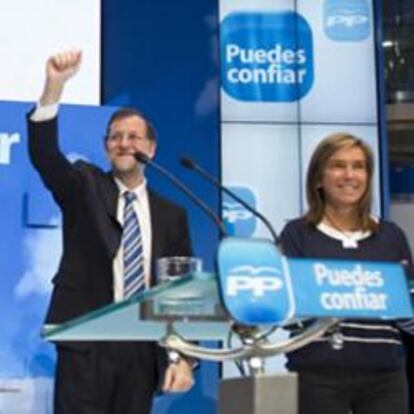 El líder del PP, Mariano Rajoy, junto a Javier Arenas, María Dolores de Cospedal, Ana Mato y Esteban González Pons